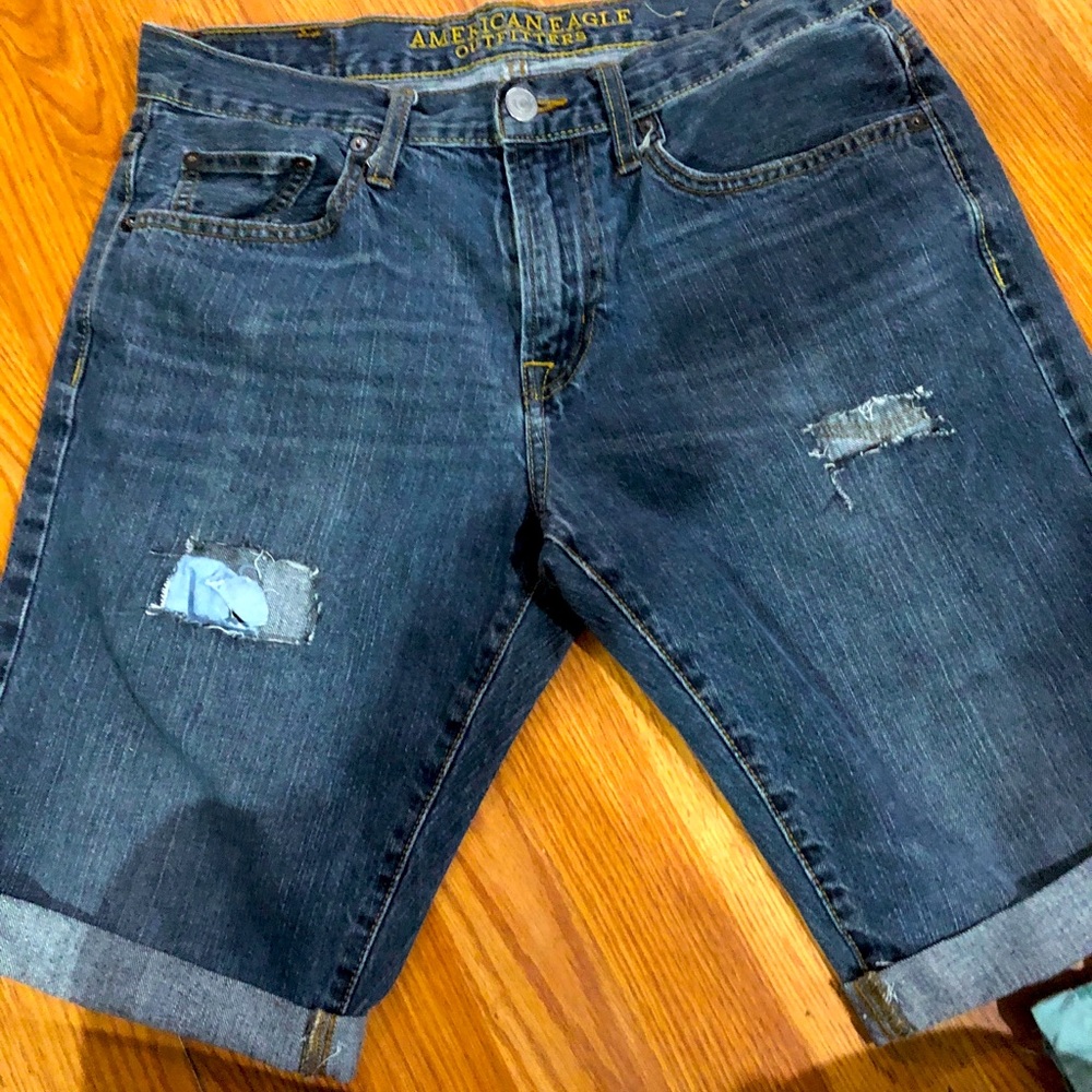 American eagle outfitters Jean shorts with an authentic handmade cuffed raw hem.